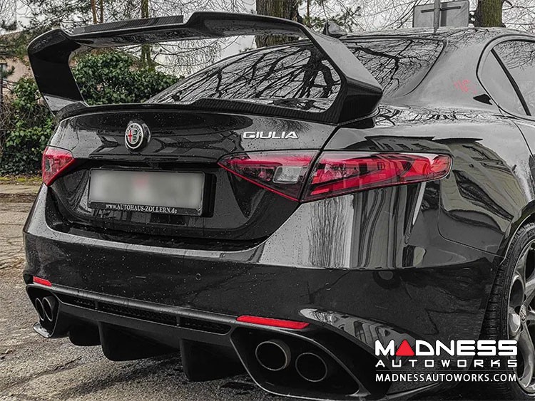 Giulia rear deals spoiler